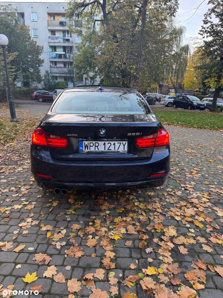 BMW Seria 3 328i xDrive - 7