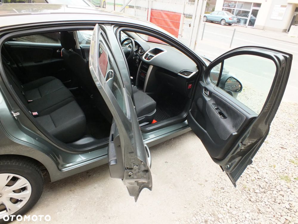 Peugeot 207 - 23