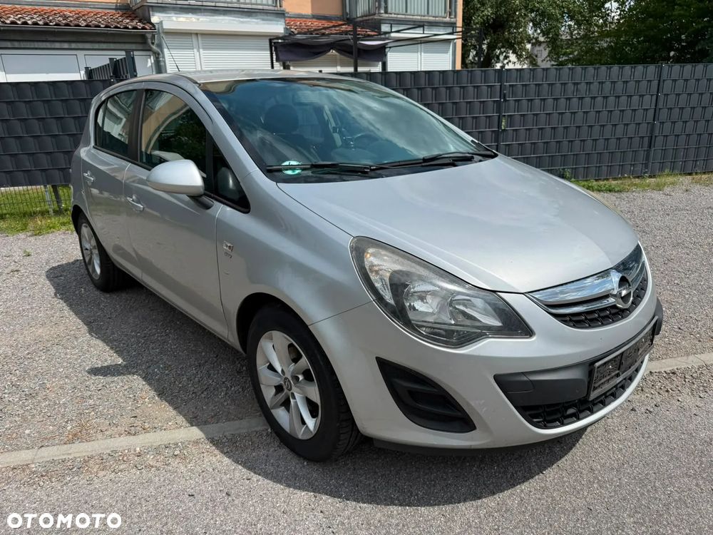 Opel Corsa 1.2 Cosmo - 2