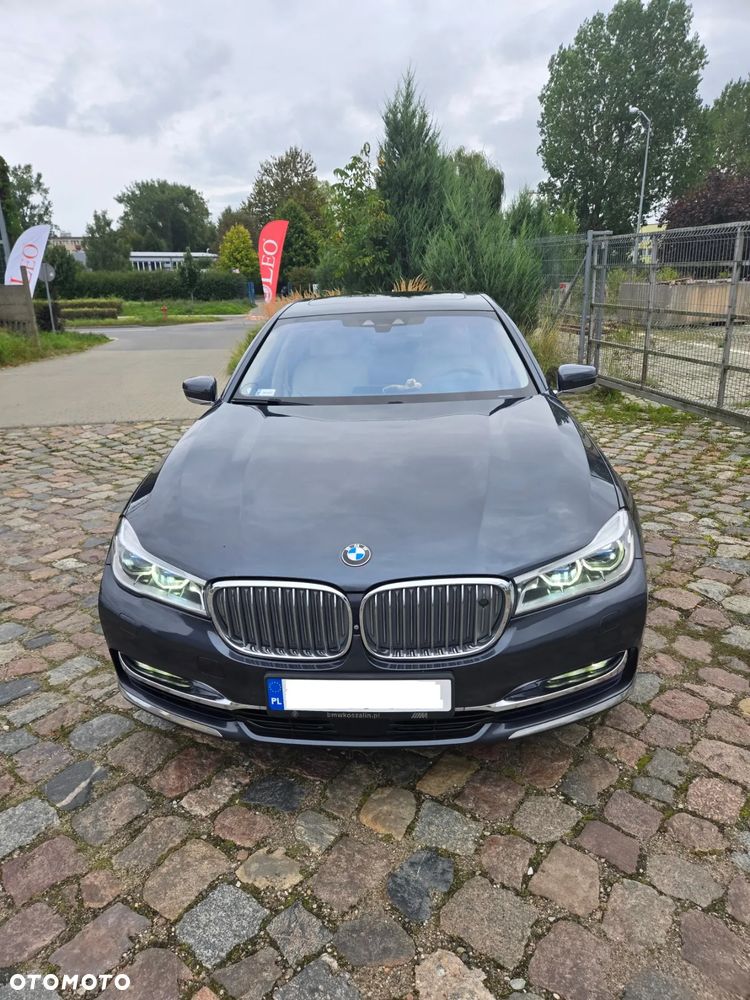 BMW Seria 7 750i xDrive - 1