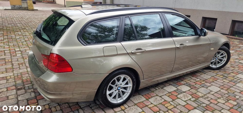 BMW Seria 3 320d DPF Edition Sport - 37