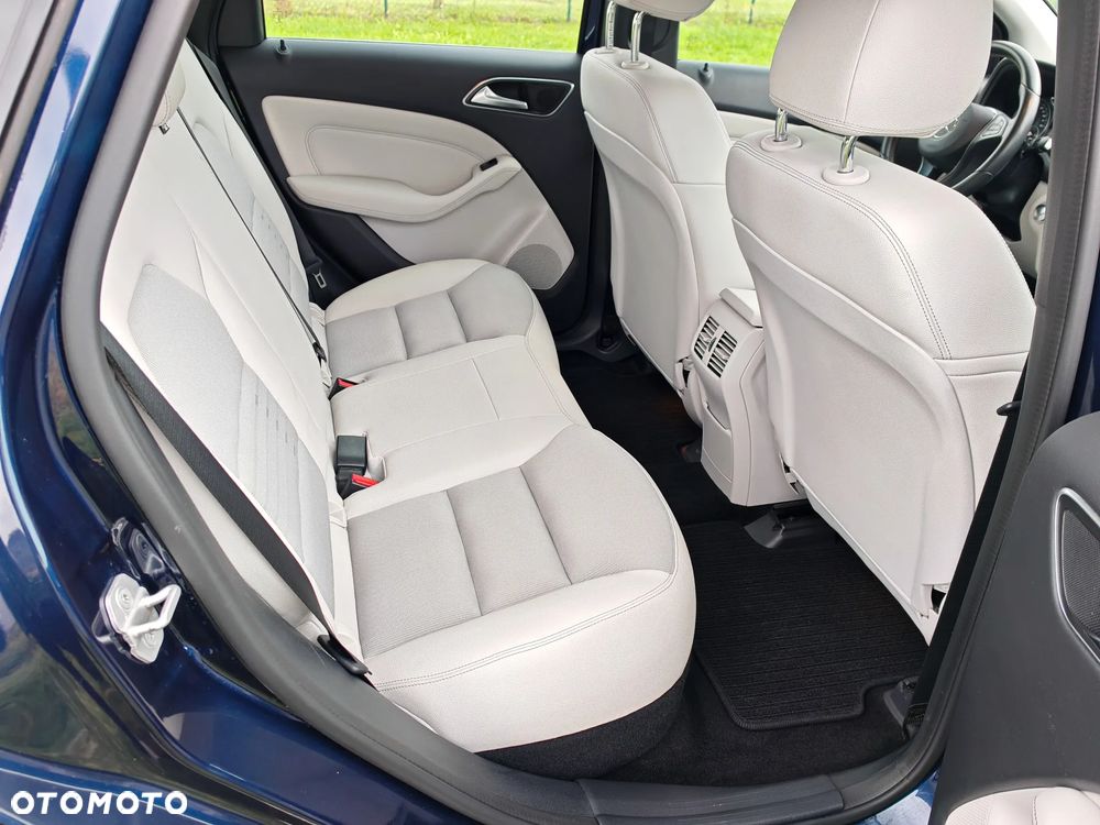 Mercedes-Benz Klasa B (Electric Drive) 250 e - 35