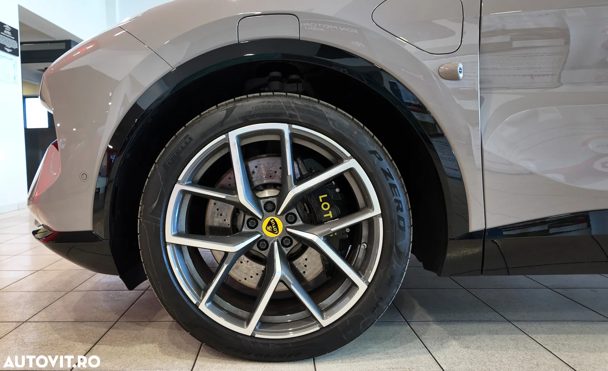Lotus Eletre 900 Sport Carbon - 37