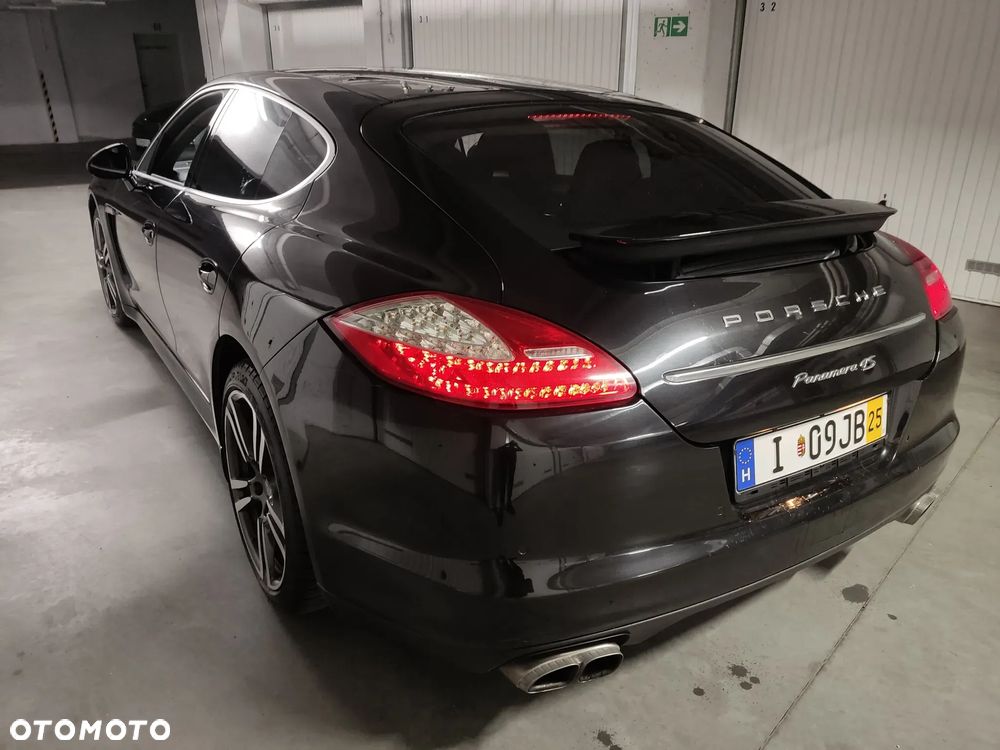 Porsche Panamera 4S PDK - 33
