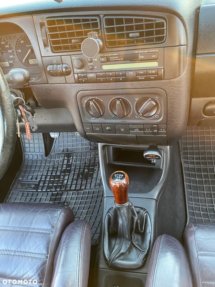 Volkswagen Golf - 33