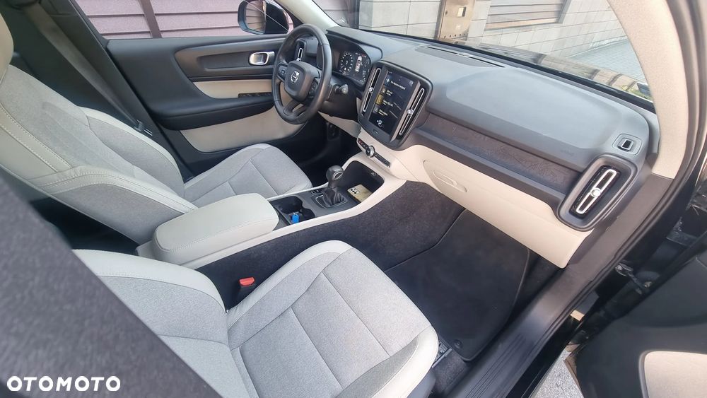 Volvo XC 40 T3 Momentum - 31