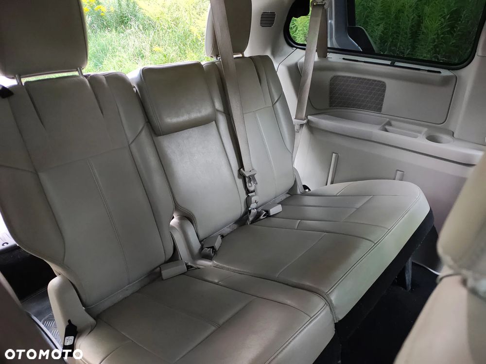 Chrysler Town & Country 3.6 Limited - 27