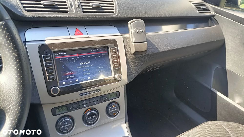 Volkswagen Passat 1.6 FSI Comfortline - 12
