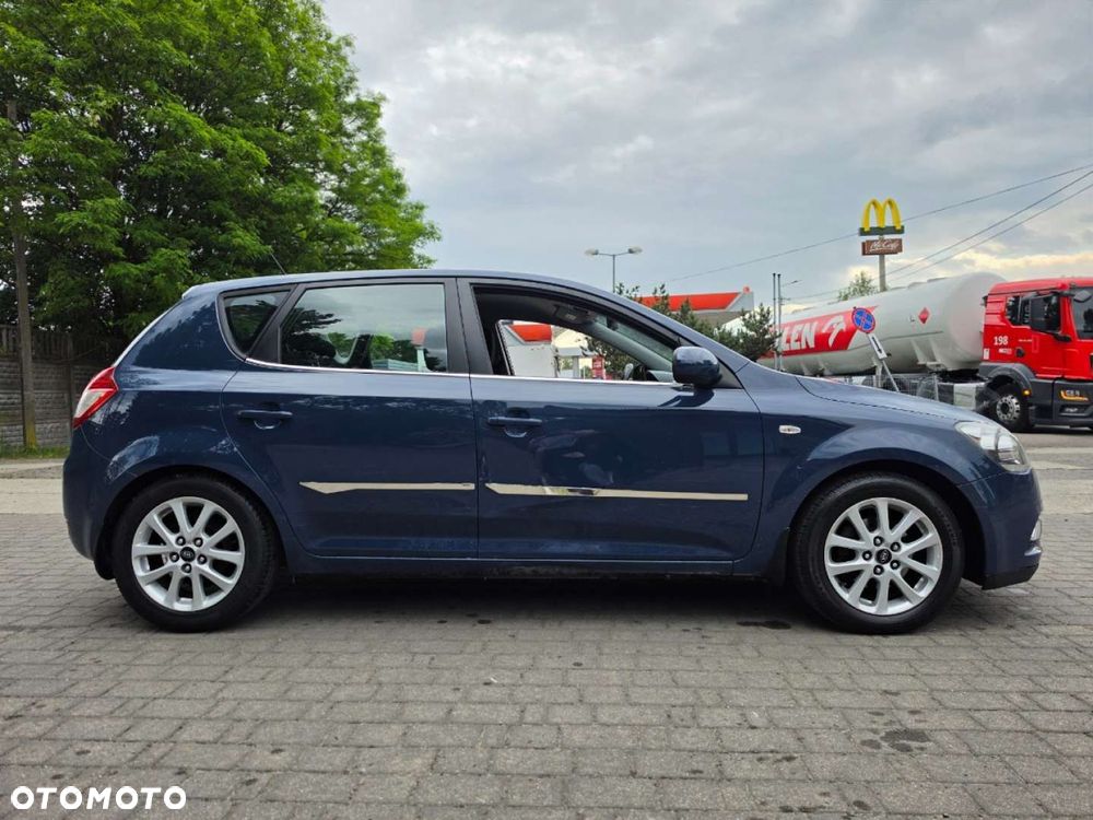 Kia Ceed - 7