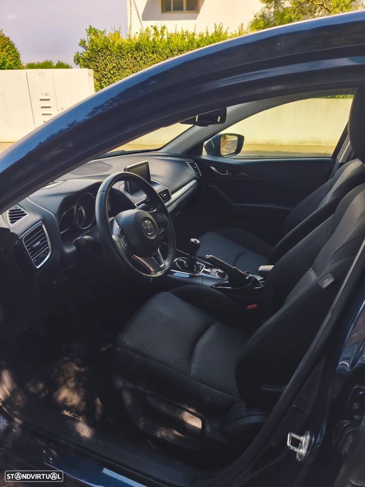 Mazda 3 Hatchback 1.5 Sky-D Excellence - 6