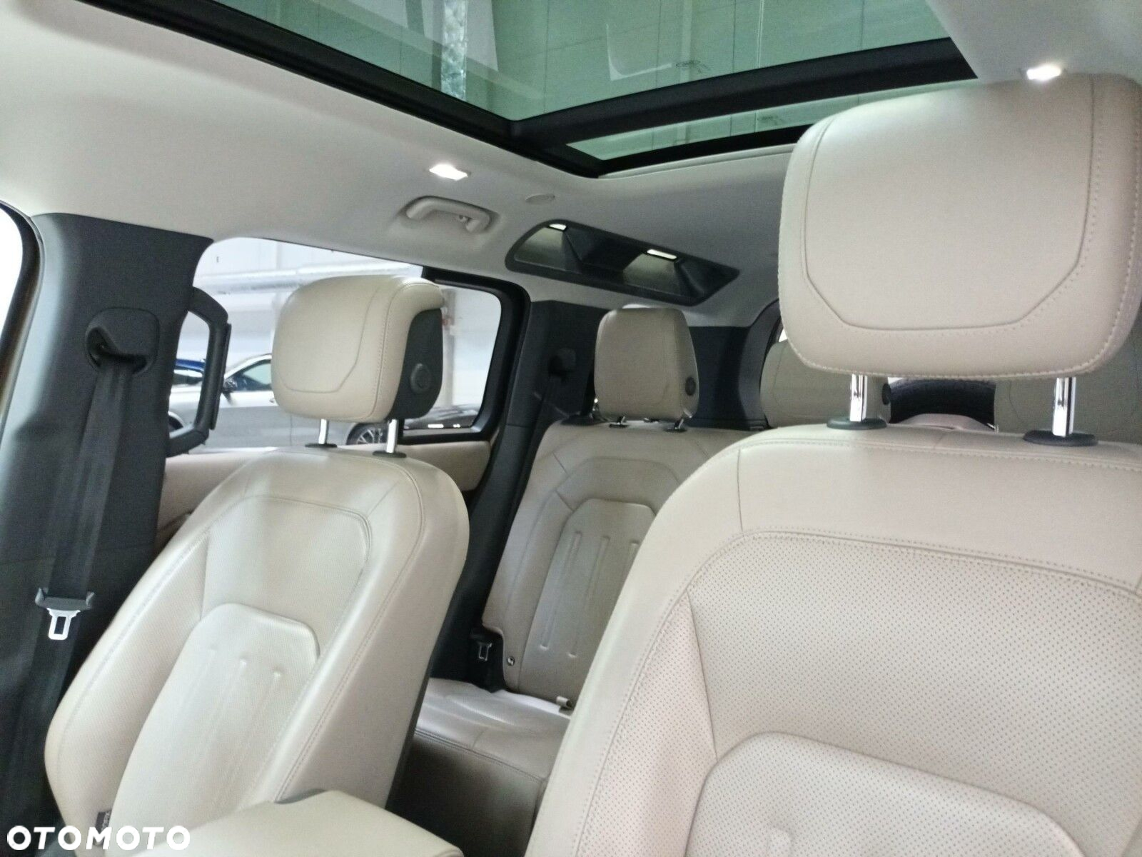 Land Rover Defender - 12
