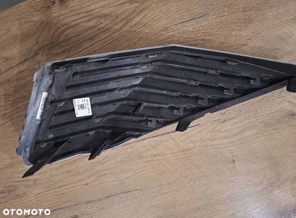 Zaślepka zderzaka pod lampę  Peugeot 3008 2021 rok - 2