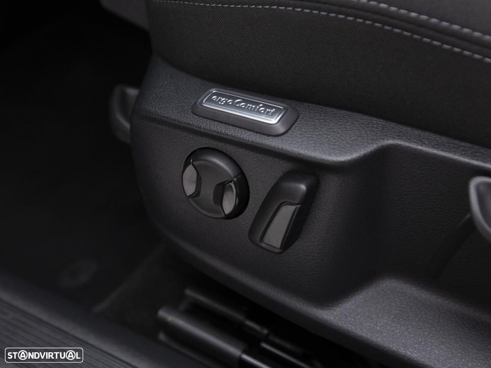 Volkswagen Passat Variant 2.0 TDI Business DSG — fotografia 17