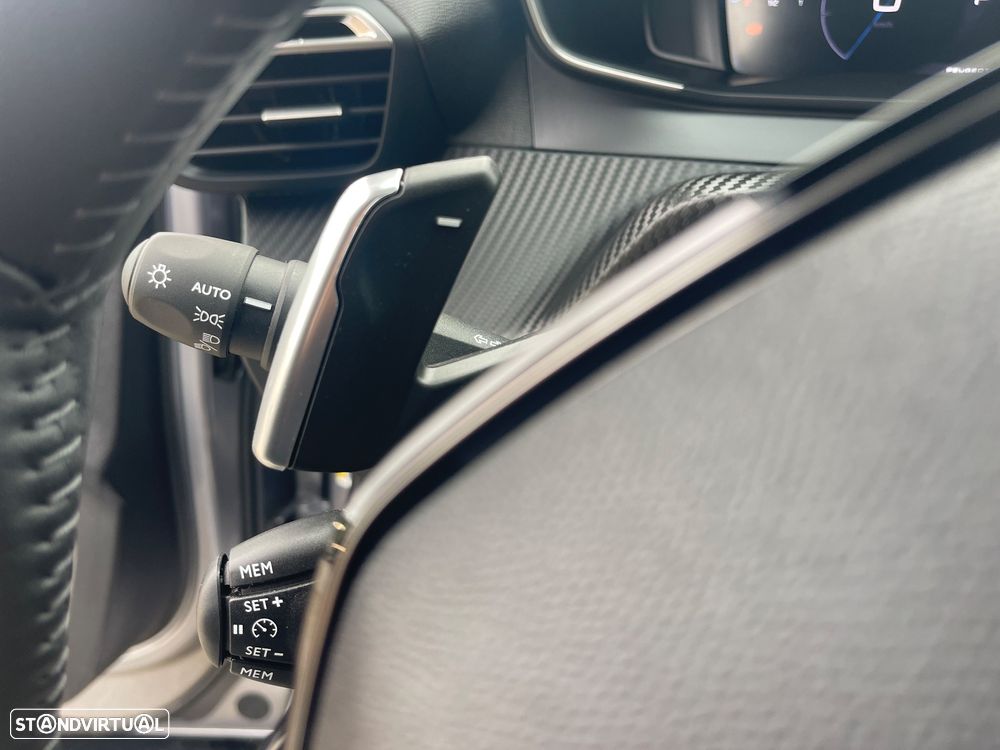 Peugeot 2008 Hybrid 145 e-DSC Allure - 12