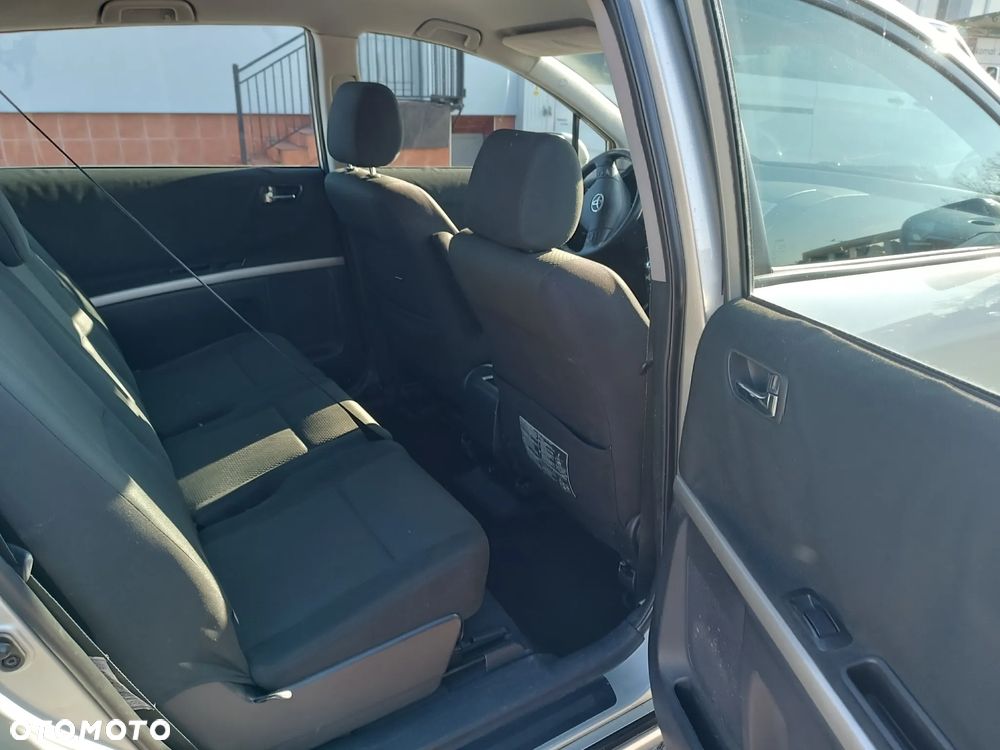 Toyota Corolla Verso - 8