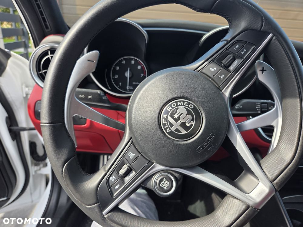Alfa Romeo Giulia - 8