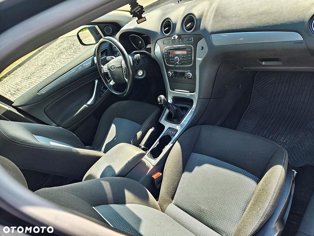 Ford Mondeo 2.0 Trend - 13