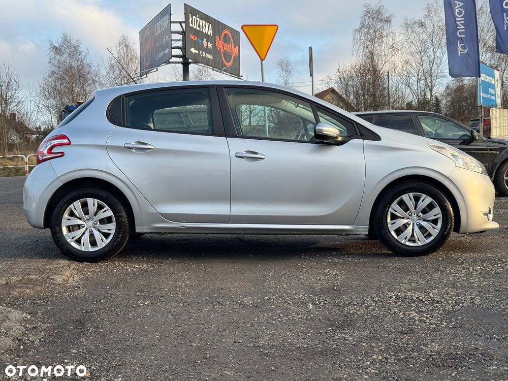 Peugeot 208 - 10