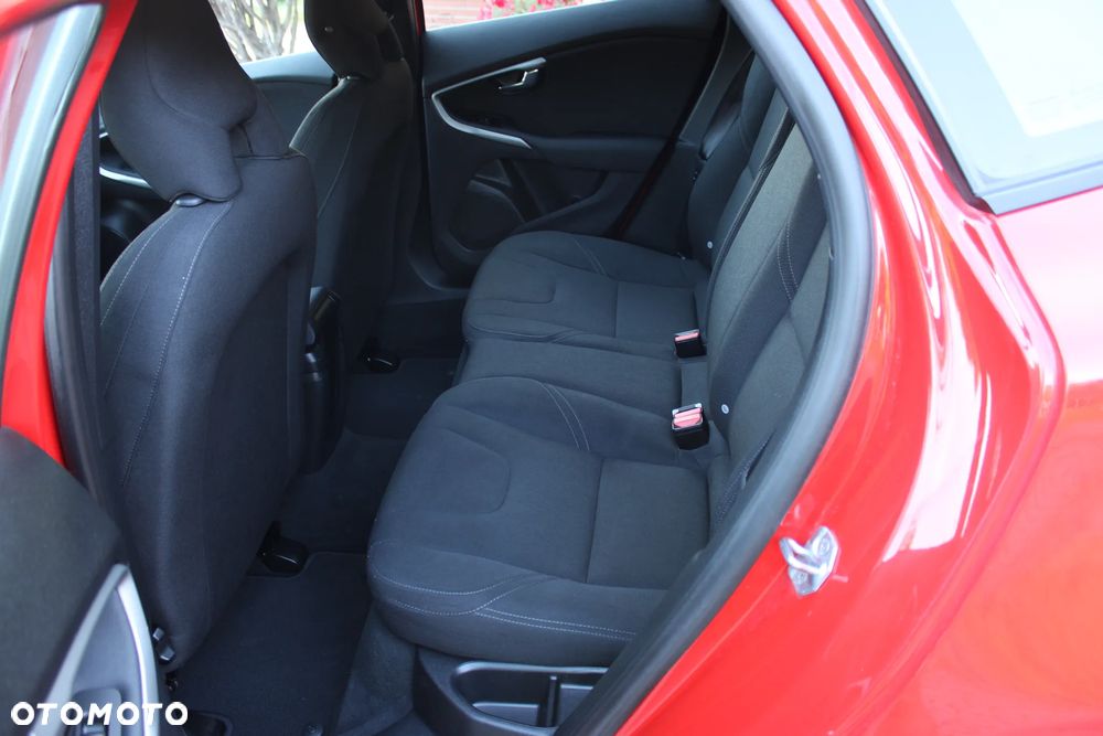 Volvo V40 D2 Momentum - 18