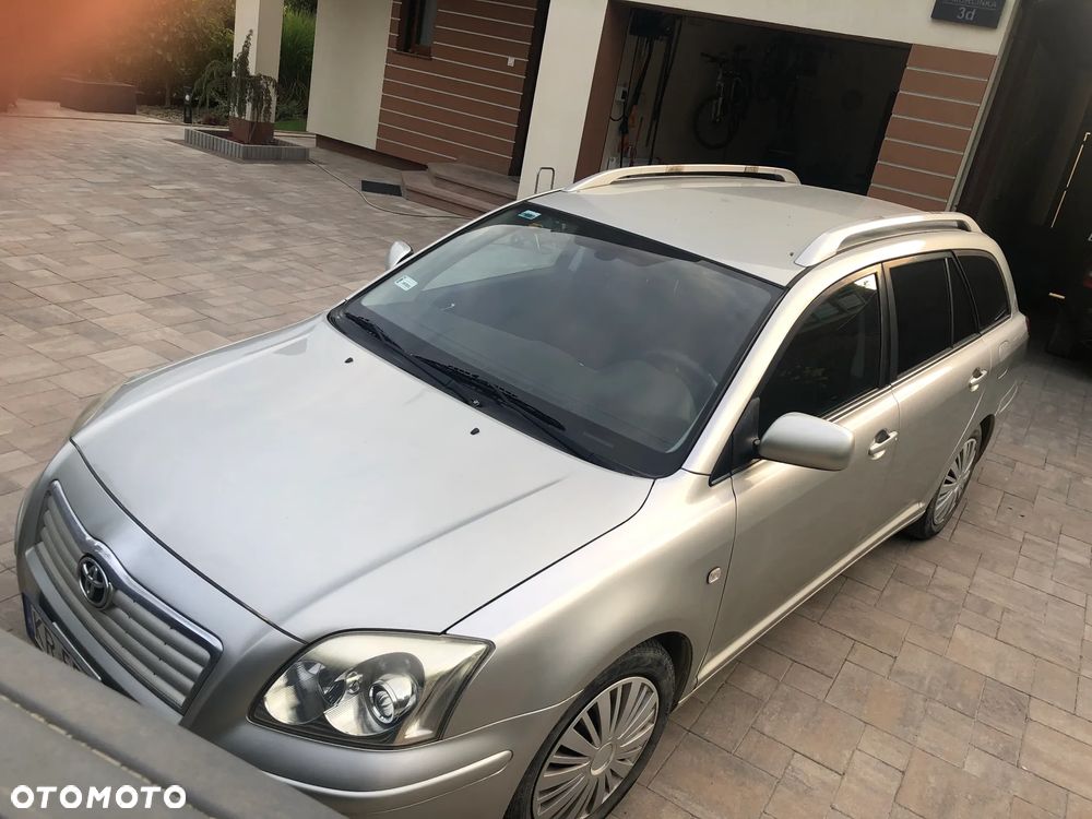 Toyota Avensis 1.8 VVT-i Sol - 1