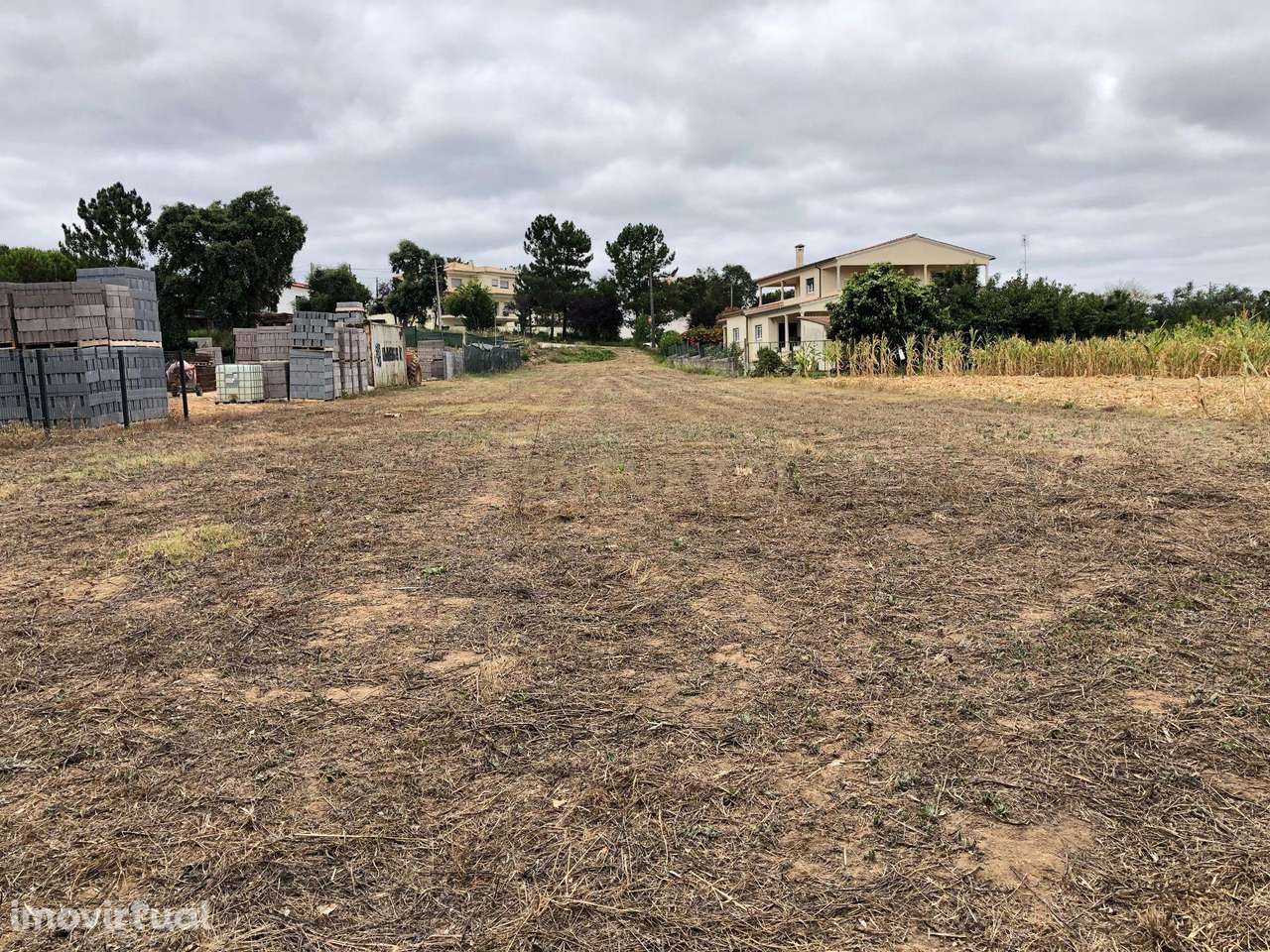 Terreno plano de 1.589,85 m² - Grande imagem: 3/9