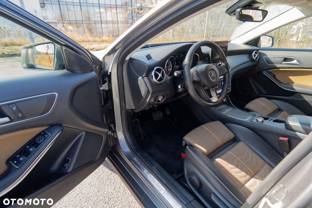 Mercedes-Benz GLA 220 4-Matic - 10