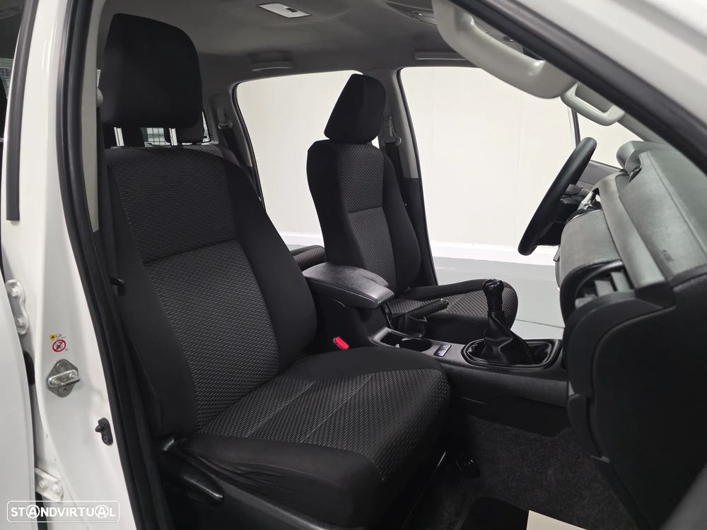 Toyota HILUX 2.4 D-4D 4WD CD CH - 36