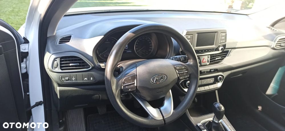 Hyundai i30 1.6 D Classic + - 11