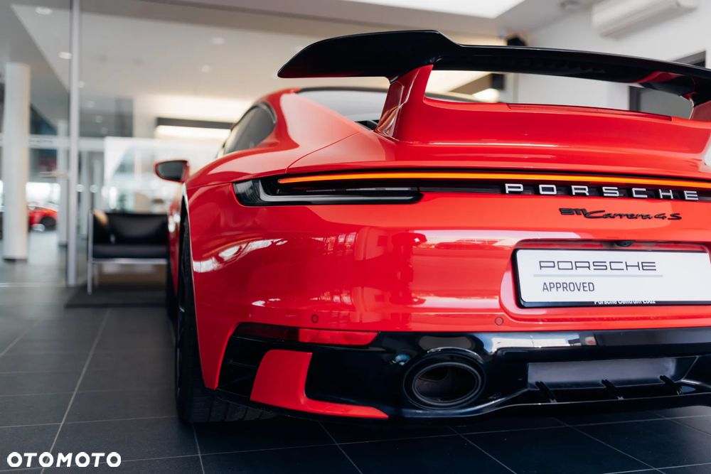 Porsche 911 Carrera 4S - 24