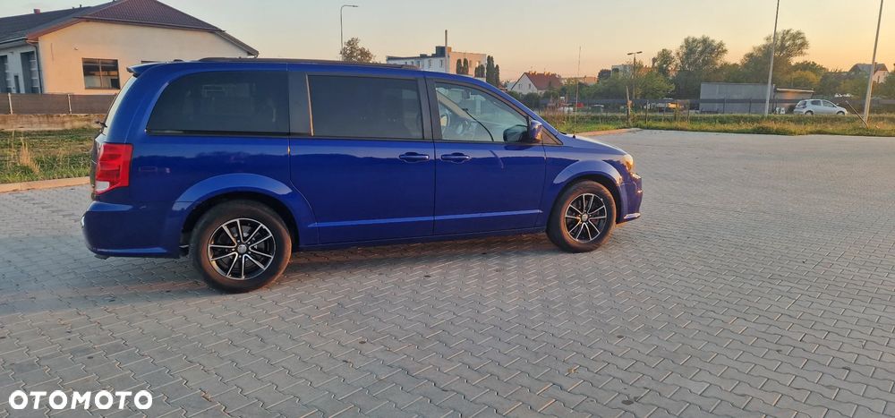 Dodge Grand Caravan - 4