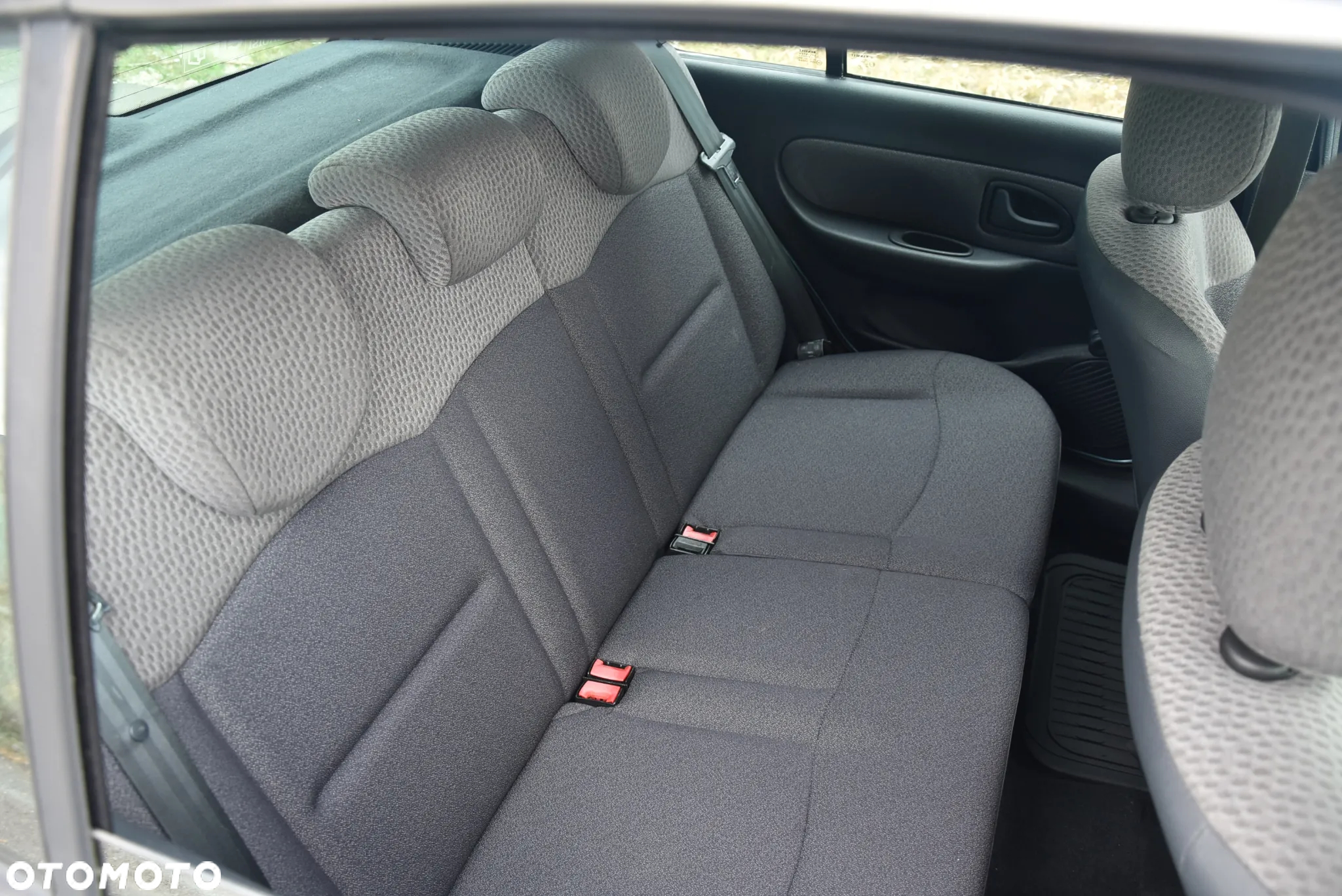 Renault Clio 1.2 16V 75 Collection - 11