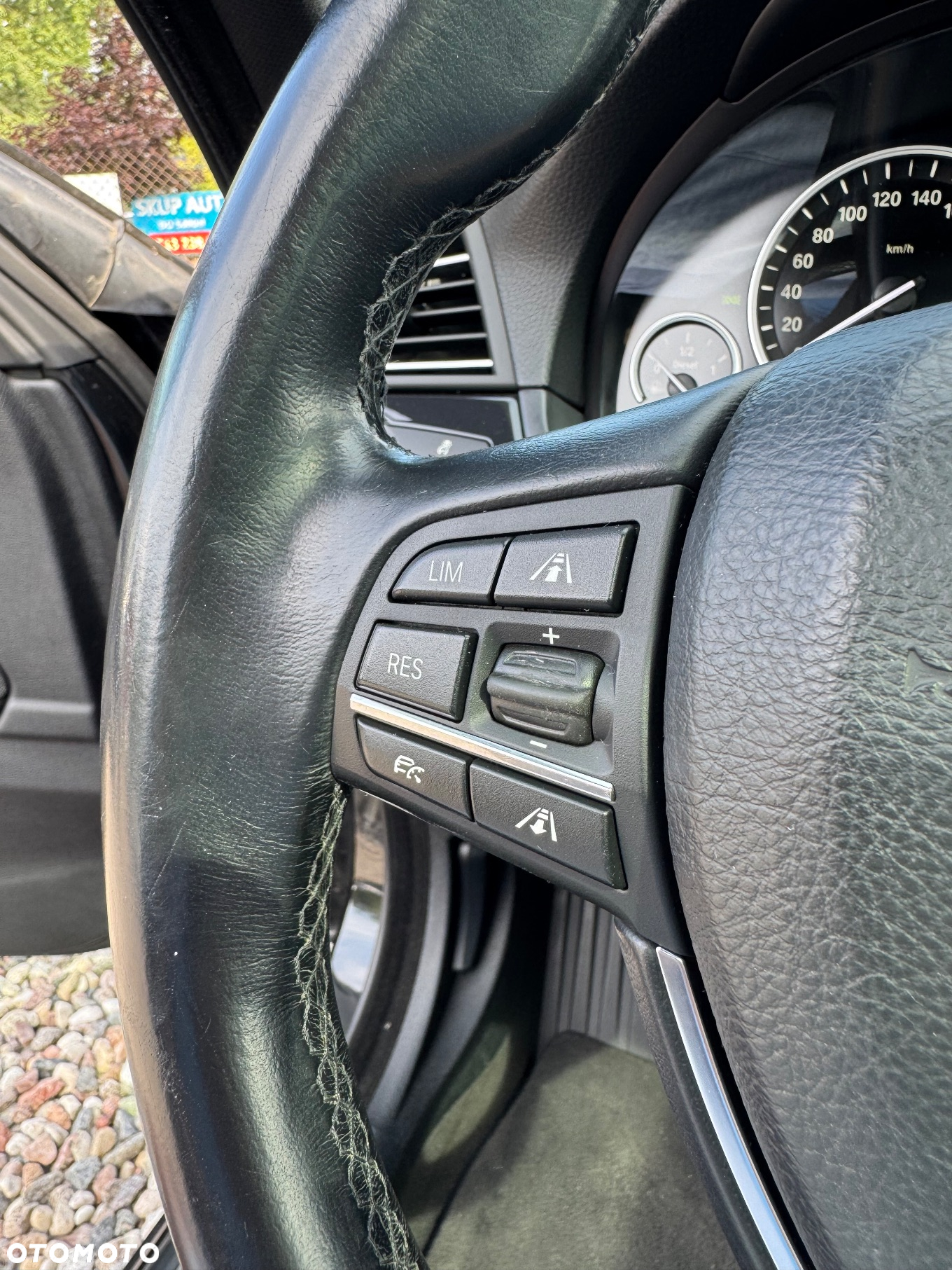 BMW Seria 5 520d xDrive - 28