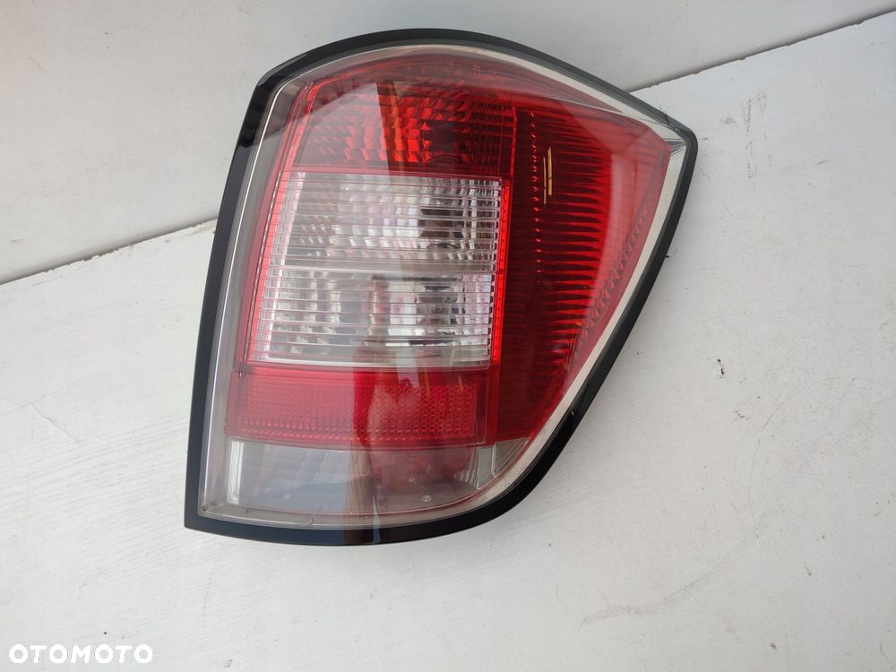 Lampa prawy tył OPEL ASTRA H III LIFT KOMBI EUROPA 13223674 - 2