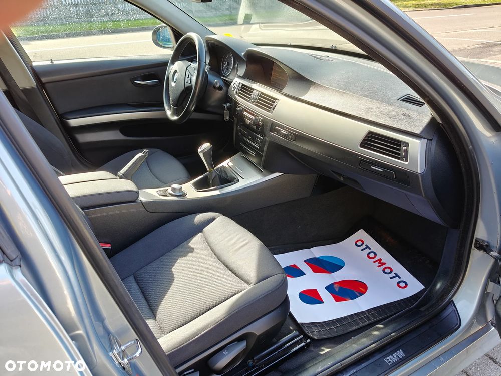 BMW Seria 3 320i - 17