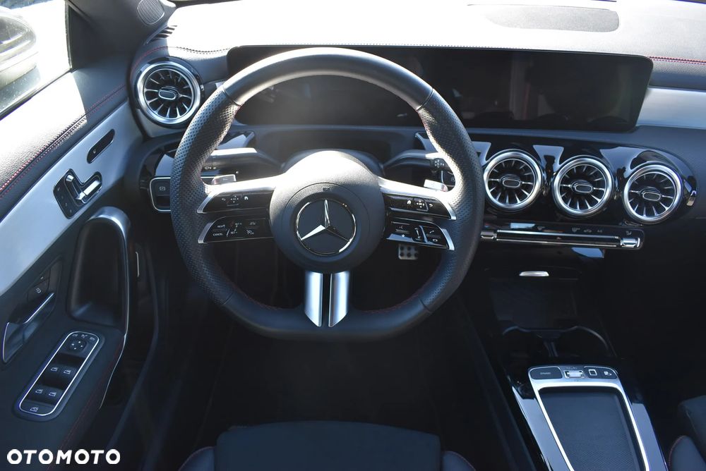 Mercedes-Benz CLA 200 7G-DCT - 22