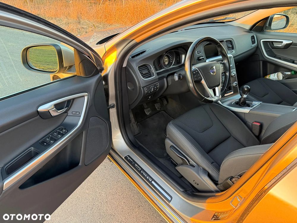 Volvo V60 D3 Momentum - 10