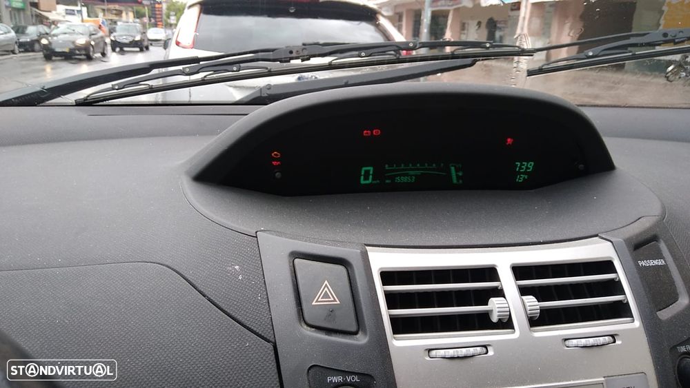 Toyota Yaris 1.0 VVT-i Sol AC+VSC - 9