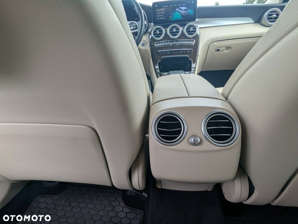 Mercedes-Benz GLC - 21