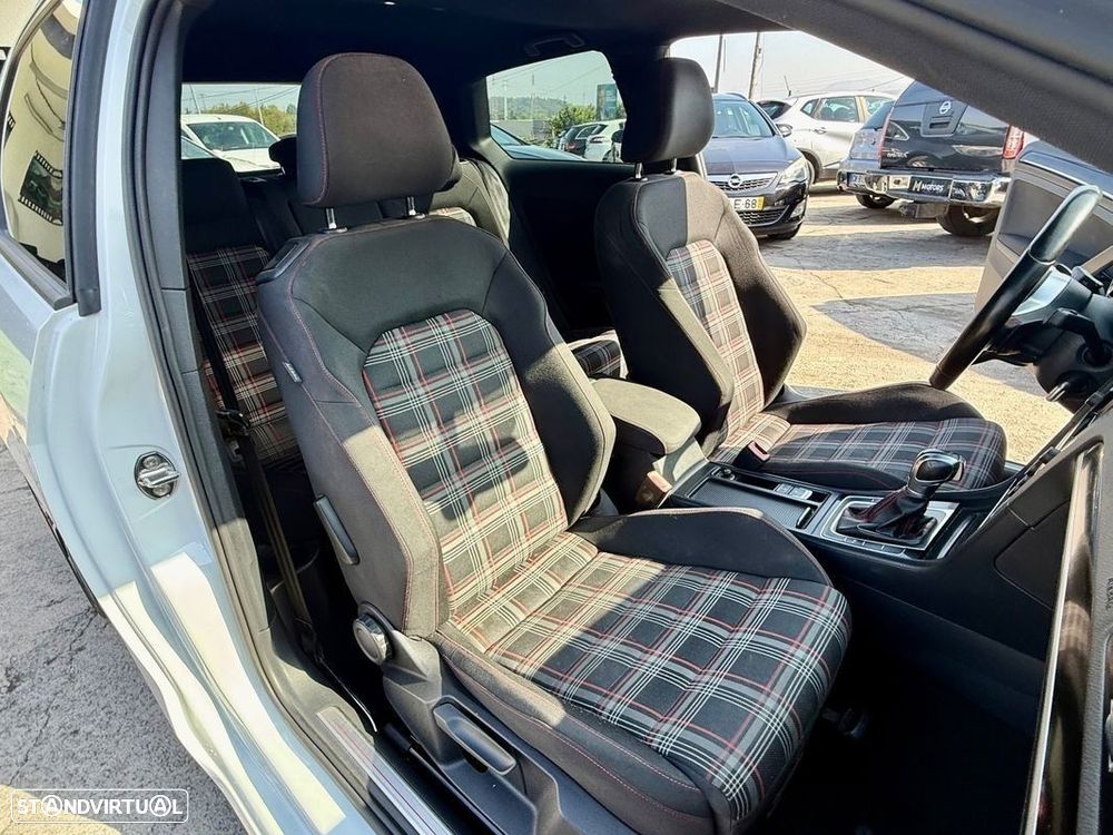 VW Golf 2.0 TSi GTi DSG Performance - 8