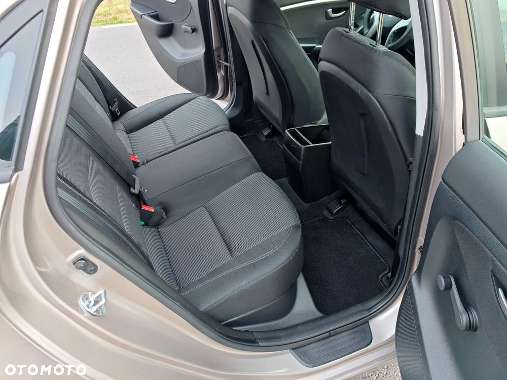 Hyundai i30 1.4 Trend - 36