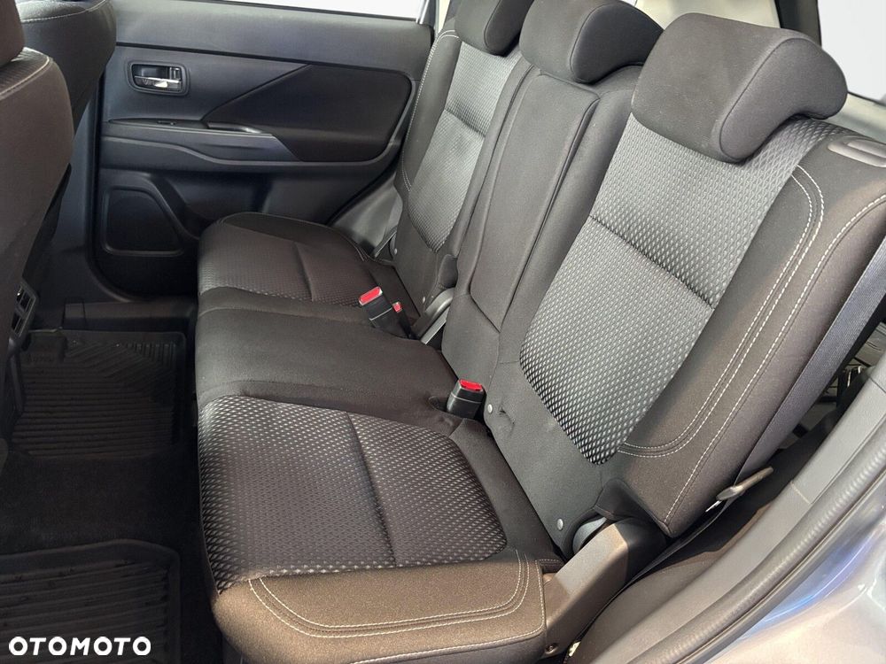 Mitsubishi Outlander - 15