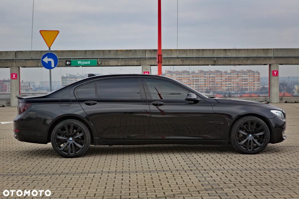 BMW Seria 7 740i - 10
