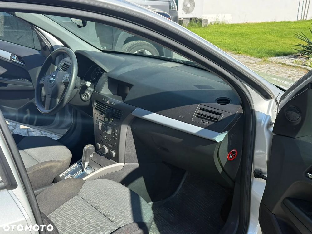 Opel Astra 1.9 CDTI Enjoy - 10