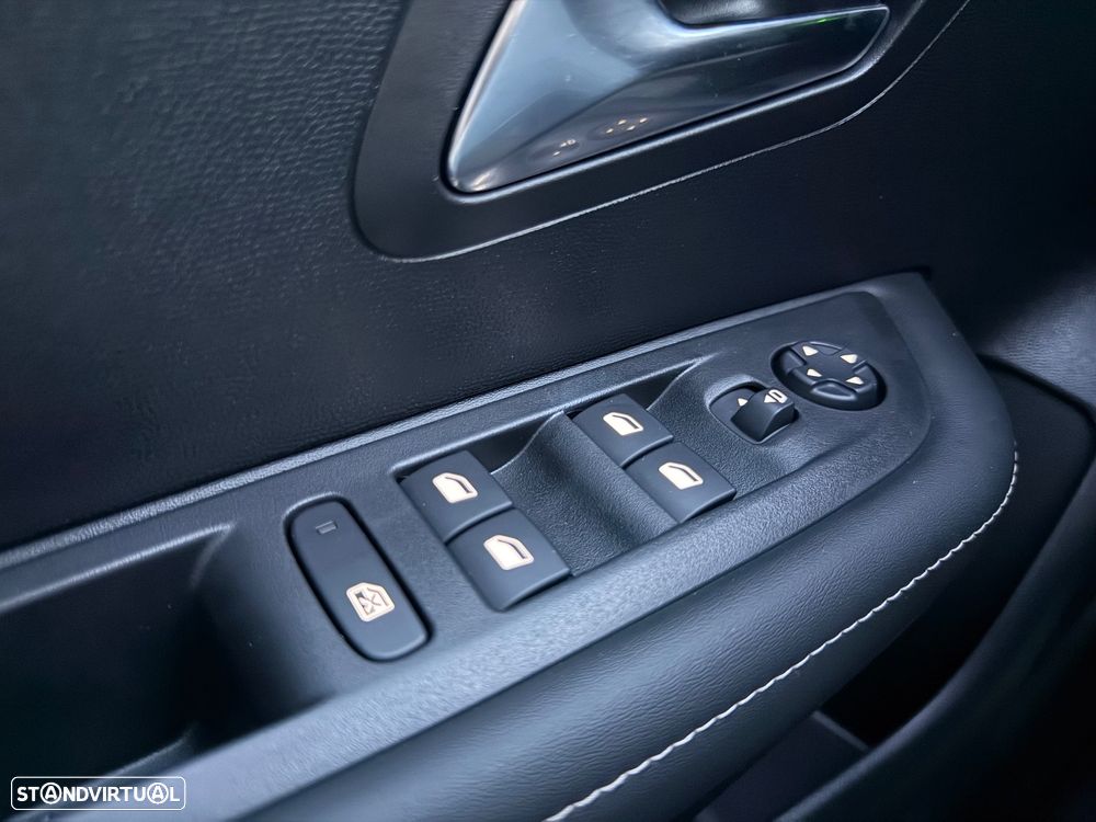 Peugeot e-208 51 kWh Allure - 20