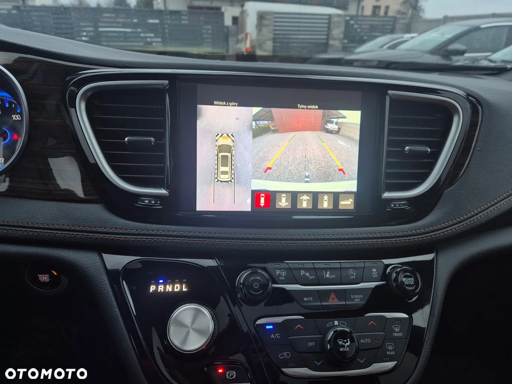 Chrysler Pacifica - 32