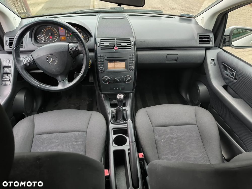 Mercedes-Benz Klasa A 160 BlueEFFICIENCY - 33