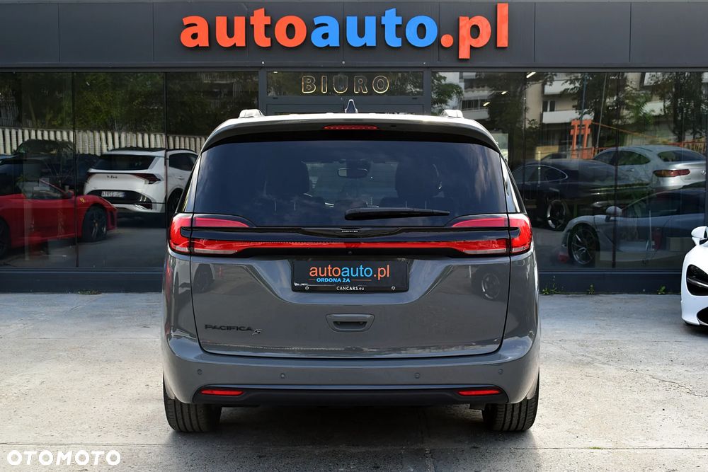 Chrysler Pacifica - 25
