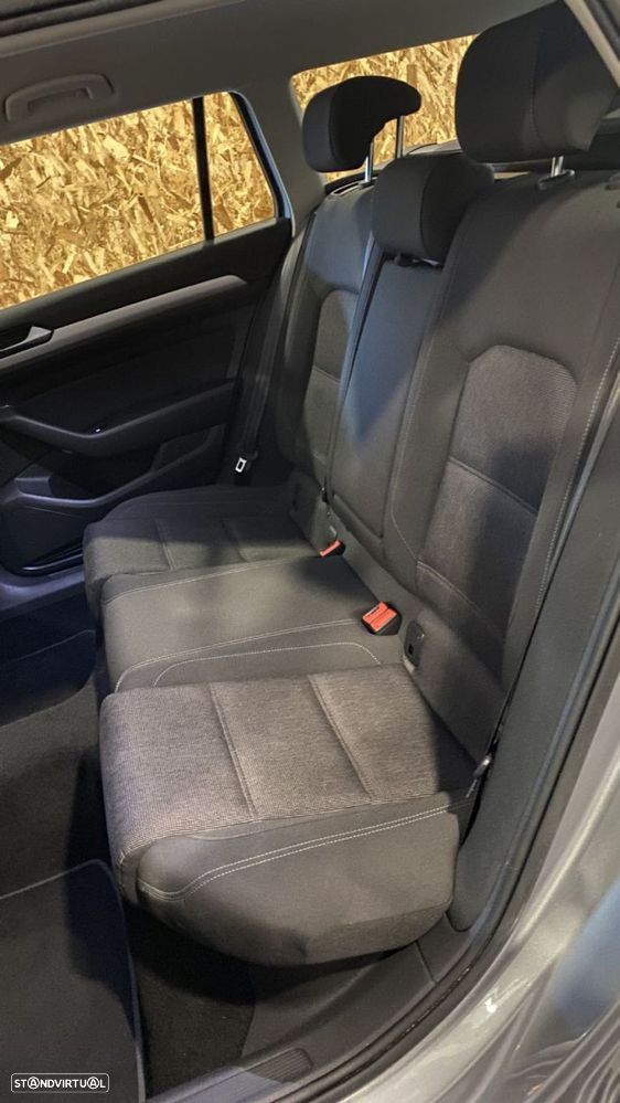 VW Passat Variant - 44