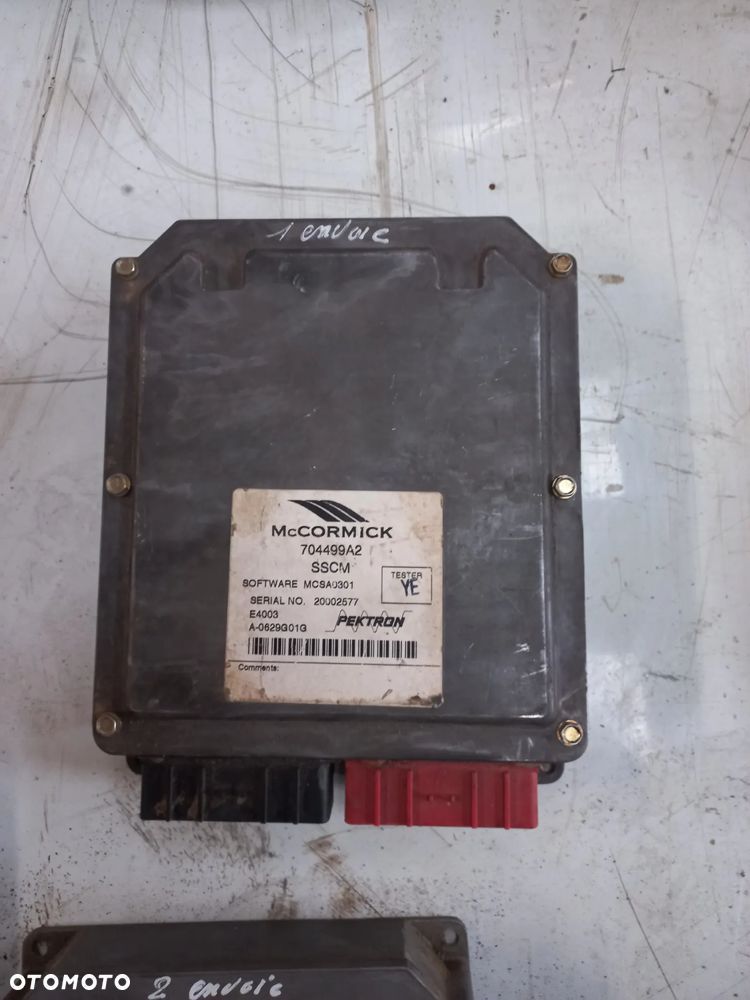 Licznik,sterownik,wyświetlacz,podłokietnik,komputer,MCcormick,Case,New Holland,Steyr,429092A1,707322A2,704499A2,47519388,82036342,313856A1,87677584,362031A1,412439001001,CVT,CVX,MXU,MX270,PUMA,mxm,konsola,control unit,monitor,terminal,magnum,deska rozdzielcza,digital,instrument cluster, - 3