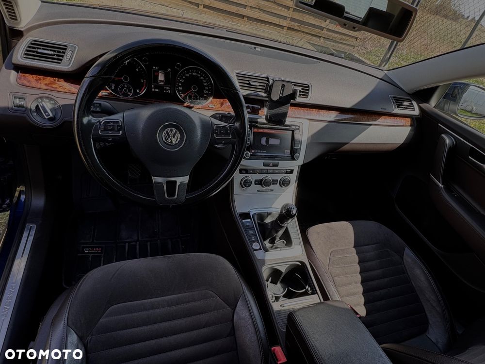 Volkswagen Passat 2.0 TDI Highline - 11